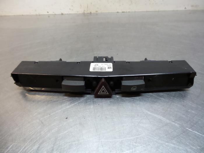 Commutateur éclairage d'urgence d'un Opel Astra (Astra H 04, Autos : Pièces & Accessoires, Tableau de bord & Interrupteurs, Opel