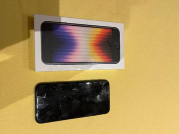 iPhone SE 2022 128gb met schade scherm beschikbaar voor biedingen