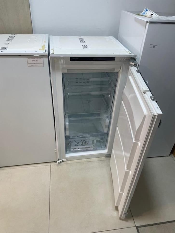 AEG  inbouw diepvrieskast(102cm deur op deur), Elektronische apparatuur, Vriezers en Diepvrieskisten, Nieuw, Inbouw, Vrieskast