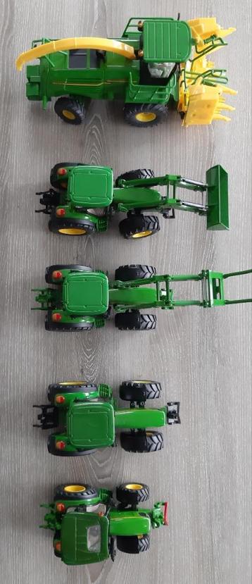 Traktors en accessoires  beschikbaar voor biedingen