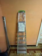 Échelle / Escabelle 7 marches - Neuve, Bricolage & Construction, Neuf, Pliable ou rétractable/escamotable, Moins de 2 mètres, Échelle