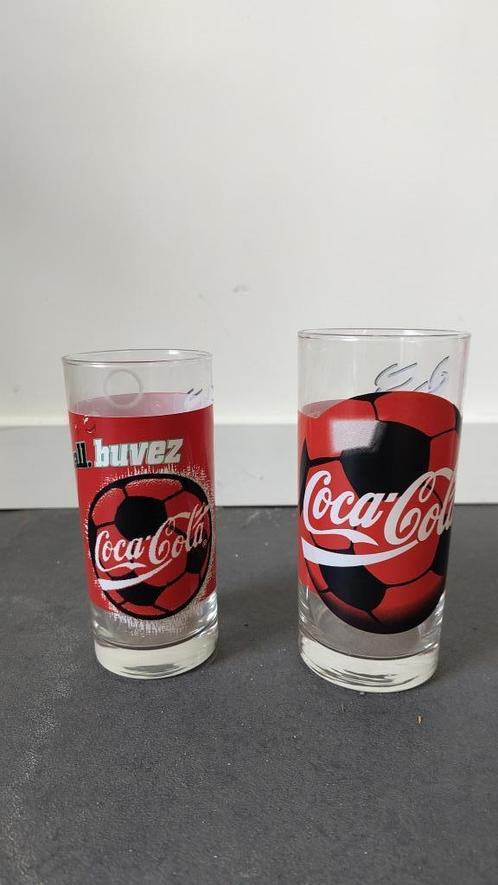 Collection COCA-COLA : 2 verres football, Collections, Verres & Petits Verres, Comme neuf, Verre à soda, Enlèvement