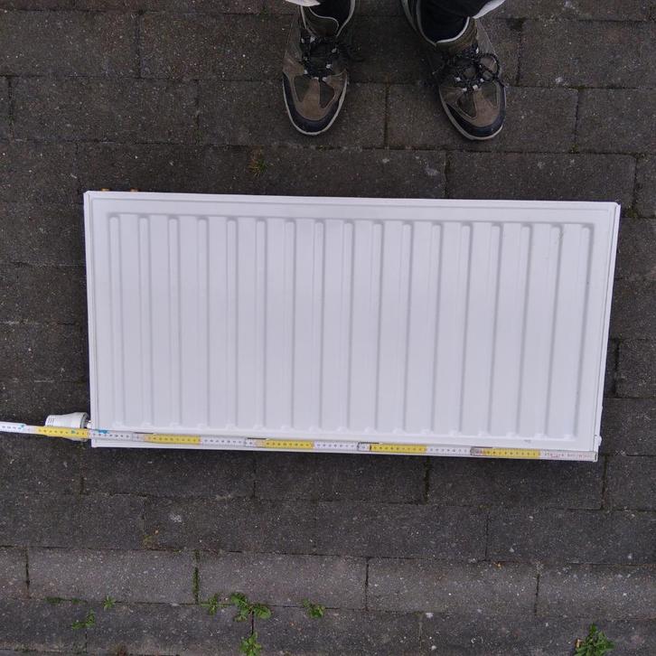 2 radiatoren, Doe-het-zelf en Bouw, Verwarming en Radiatoren, Zo goed als nieuw, Radiator, 30 tot 80 cm, 60 tot 150 cm, Ophalen