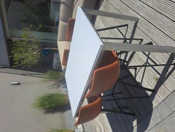 Table de salle à manger et tabourets de bar en cuir, Enlèvement, Comme neuf