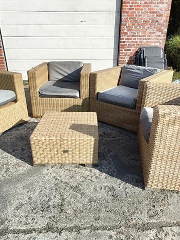 Tuinset/ loungeset met tafeltje beschikbaar voor biedingen