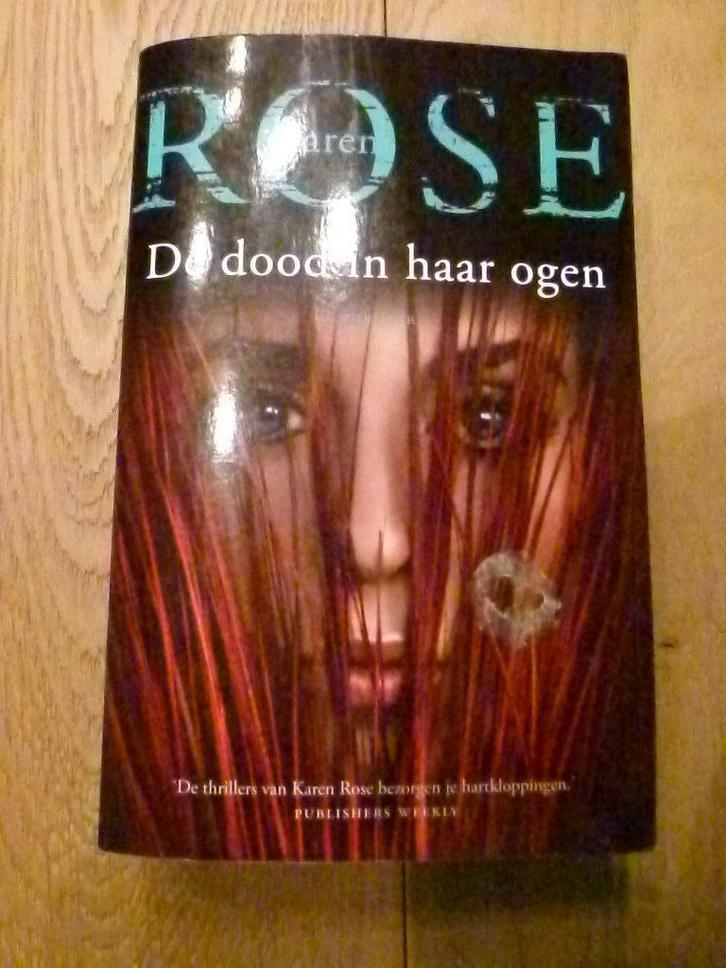 "De dood in haar ogen" Karen Rose, Boeken, Thrillers, Gelezen, Ophalen of Verzenden