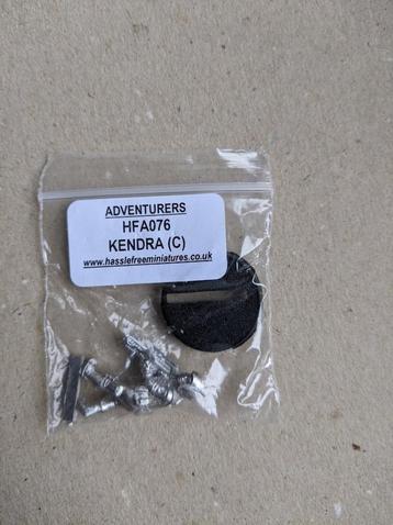 Miniatures sans tracas – HFA076 Kendra ( c ) - 28mm - métal