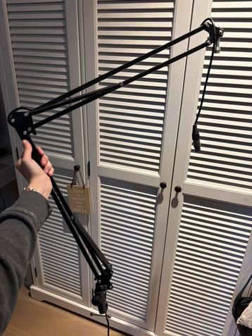 Microfoon houder + kabel beschikbaar voor biedingen