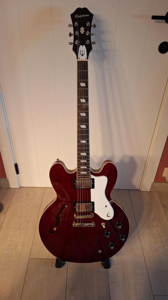 Epiphone Noel Gallagher Riviera met koffer, Muziek en Instrumenten, Snaarinstrumenten | Gitaren | Elektrisch, Zo goed als nieuw