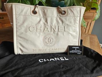 Chanel Deauville small white glazed leather tote bag beschikbaar voor biedingen