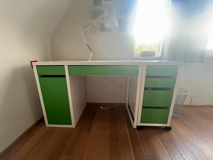 Ikea Bureau Groen/Wit, Huis en Inrichting, Bureaus, Zo goed als nieuw, Bureau, Ophalen