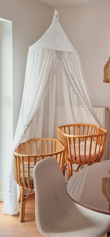 Baby wieg 1 stuk met hemel 150 euro  beschikbaar voor biedingen