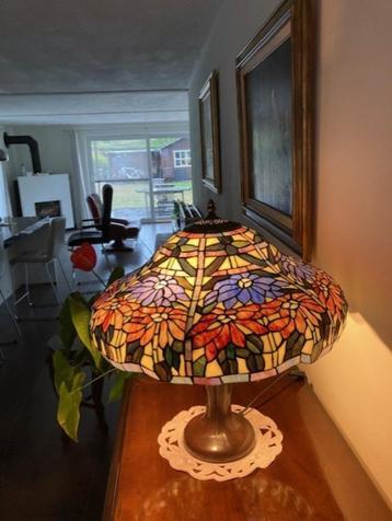Tiffany lamp beschikbaar voor biedingen
