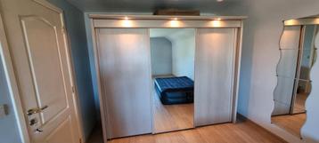 Garde-robe portes coulissantes + 4 meubles bas beschikbaar voor biedingen