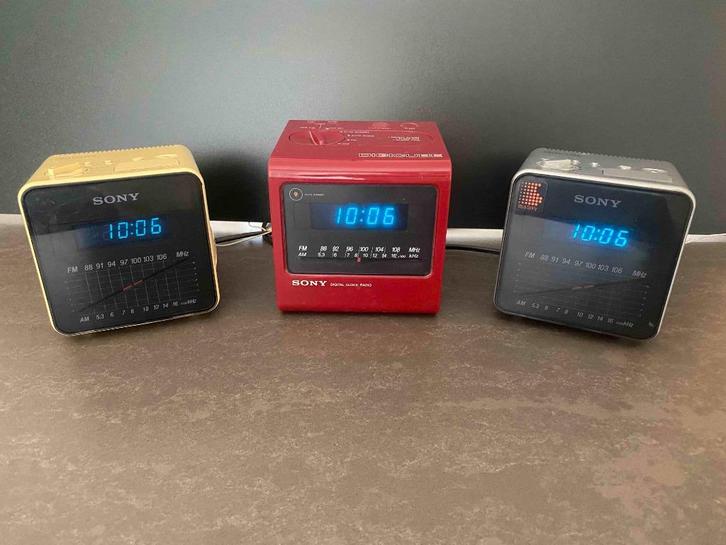 Zeldzame trio van retro Sony Digicube Klok Radio’s, Verzamelen, Retro, Audio en Video, Ophalen of Verzenden