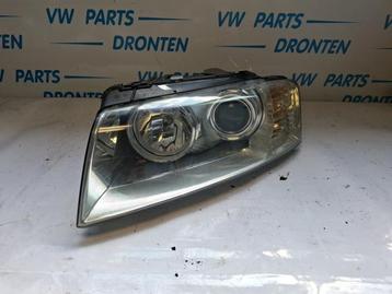 Koplamp links van een Audi A8 beschikbaar voor biedingen