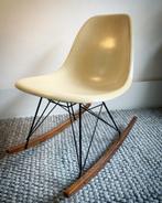 Eames rocking chair, Huis en Inrichting, Stoelen, Ophalen, Overige materialen, Overige kleuren, Eén