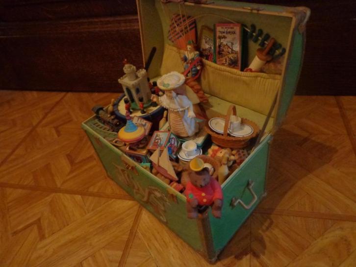Enesco speelgoedkoffer muziekdoos - Toys, Antiek en Kunst, Curiosa en Brocante, Ophalen of Verzenden