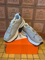 „Chunky” sneakers van Jewelry & Rhinstone -NIEUW - Look Luxe, Kleding | Dames, Ophalen of Verzenden, Zo goed als nieuw, Beige