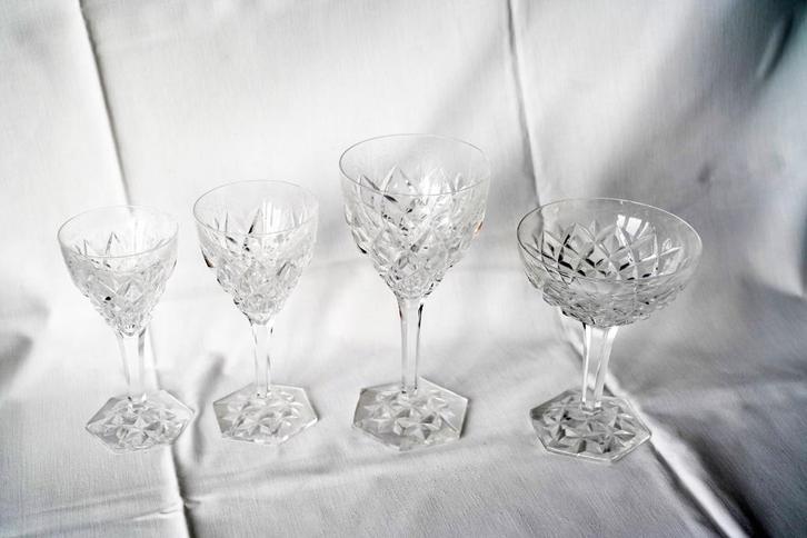 Service de verres en cristal de Bohème, Antiquités & Art, Antiquités | Verre & Cristal, Enlèvement