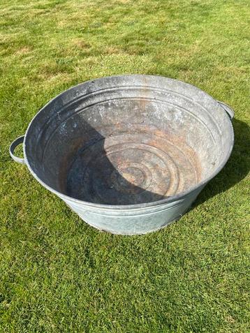 Ancienne petite bassine ronde galvanisée beschikbaar voor biedingen