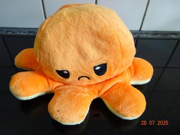 Octopus knuffel - Mood knuffel - Oranje / Paars - Blij/Boos, Kinderen en Baby's, Speelgoed | Knuffels en Pluche, Ophalen of Verzenden