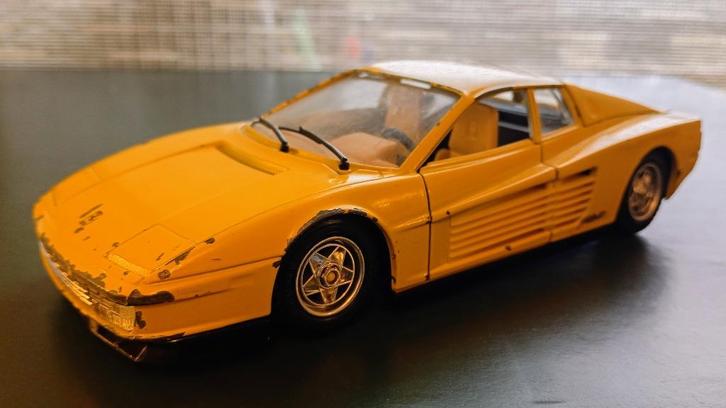 Burago Ferrari Testarossa 1984 1:24 – Jaune, Hobby & Loisirs créatifs, Voitures miniatures | 1:24, Utilisé, Voiture, Burago, Enlèvement ou Envoi