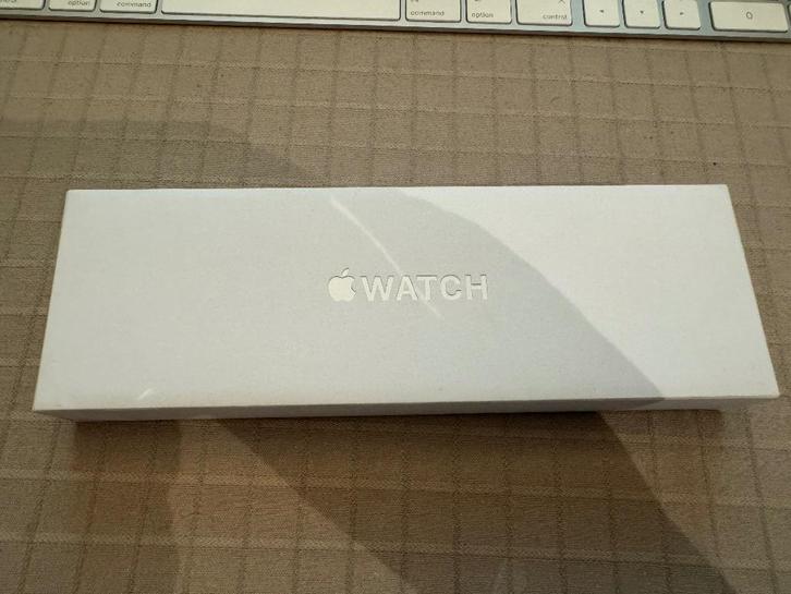 Apple Watch Series 10 46 mm or rose + accessoires, Bijoux, Sacs & Beauté, Montres connectées, Comme neuf, iOS, Rose, GPS, Enlèvement ou Envoi