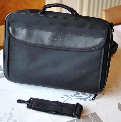 Sac de transport Case Logic pour Laptop de 15,4", Informatique & Logiciels, Sacoches d'ordinateur portable, Utilisé, Sac à bandoulière