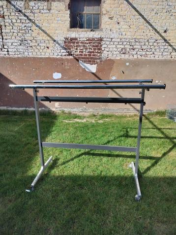 2 stevige vintage Vitra rekken beschikbaar voor biedingen