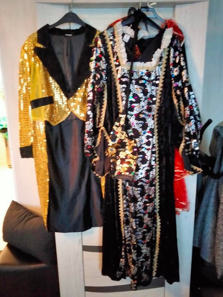 Carnaval kleding, Ophalen, Kleding