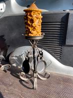Antieke kaars met atributen, Ophalen