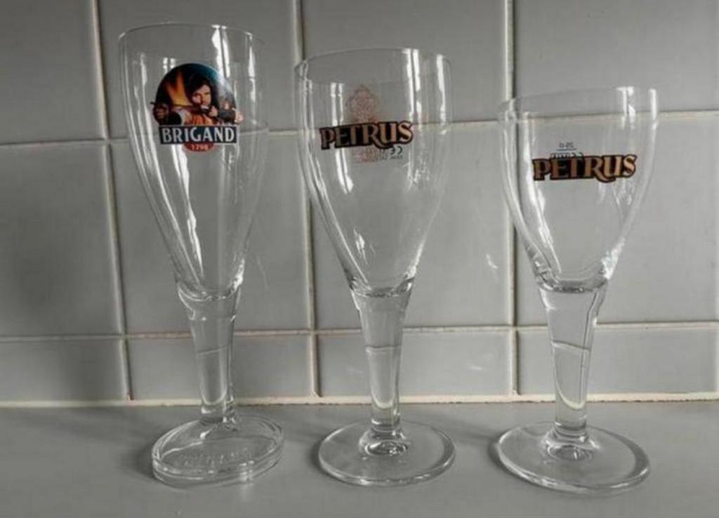 12 verschillende bierglazen, Ophalen, Zo goed als nieuw, Bierglas
