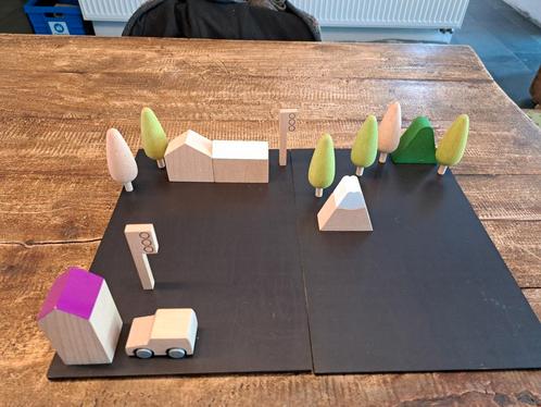 Houten en magnetisch speeldorp, Kinderen en Baby's, Speelgoed | Houten speelgoed, Zo goed als nieuw, Ophalen