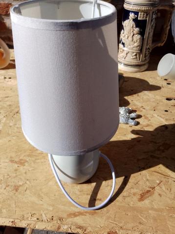 tafel lampje beschikbaar voor biedingen