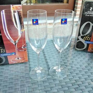 6 grandes flûtes à  Champagne Luminarc 24cl beschikbaar voor biedingen