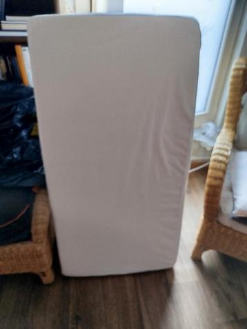 2 matelas bébé  beschikbaar voor biedingen