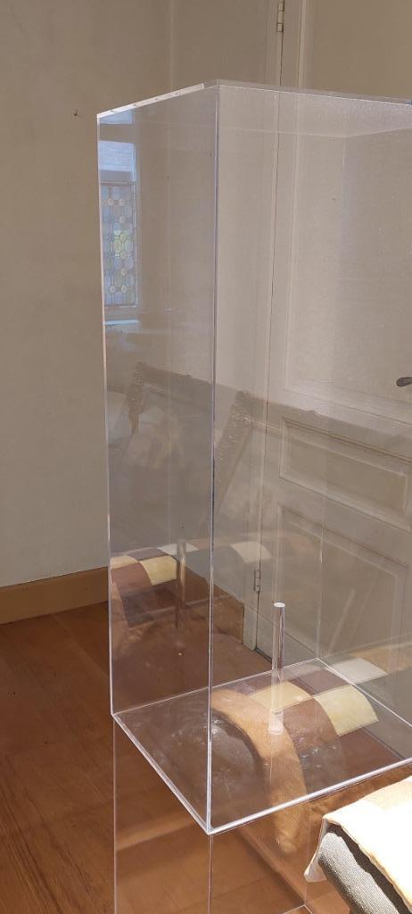 Strakke plexiglazen vitrinekast – ideaal voor kunst of verza, Huis en Inrichting, Kasten | Vitrinekasten, Zo goed als nieuw, Ophalen