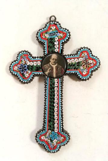 Antiek Glass of Venice micro mozaïek 'Papal' kruis 1925 beschikbaar voor biedingen