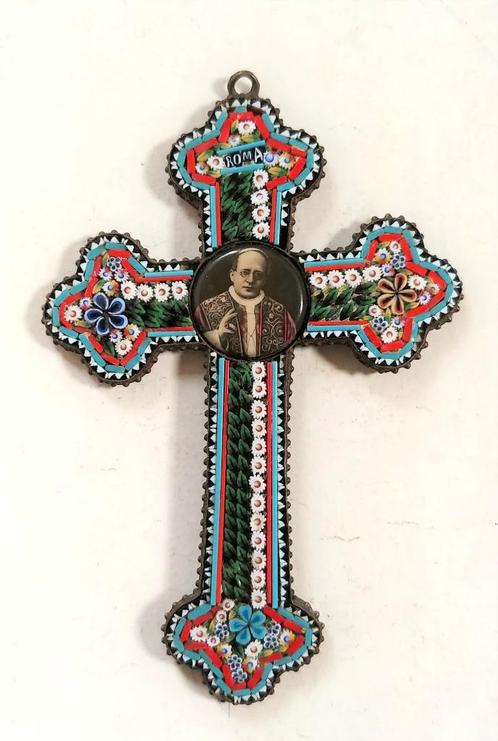 Antiek Glass of Venice micro mozaïek 'Papal' kruis 1925, Verzamelen, Religie, Gebruikt, Christendom | Katholiek, Sieraad, Ophalen of Verzenden