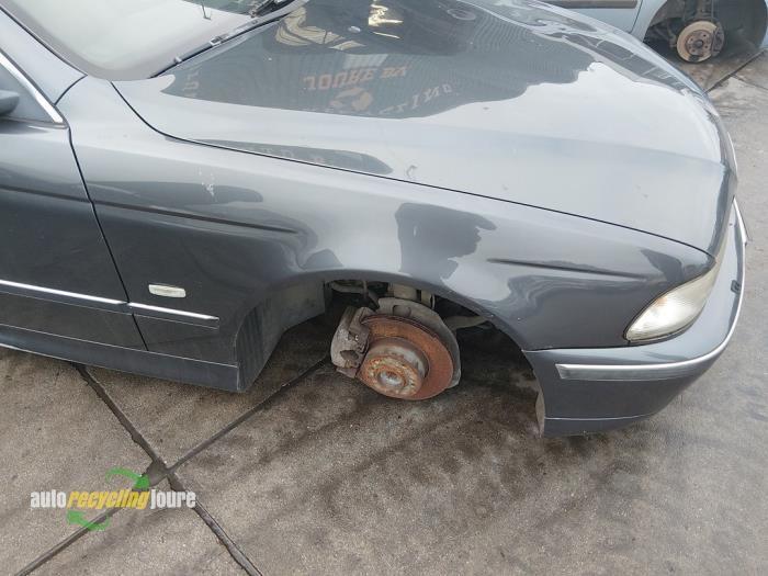 Scherm rechts-voor van een BMW 5-Serie (310), Auto-onderdelen, Carrosserie, BMW, Gebruikt, 3 maanden garantie