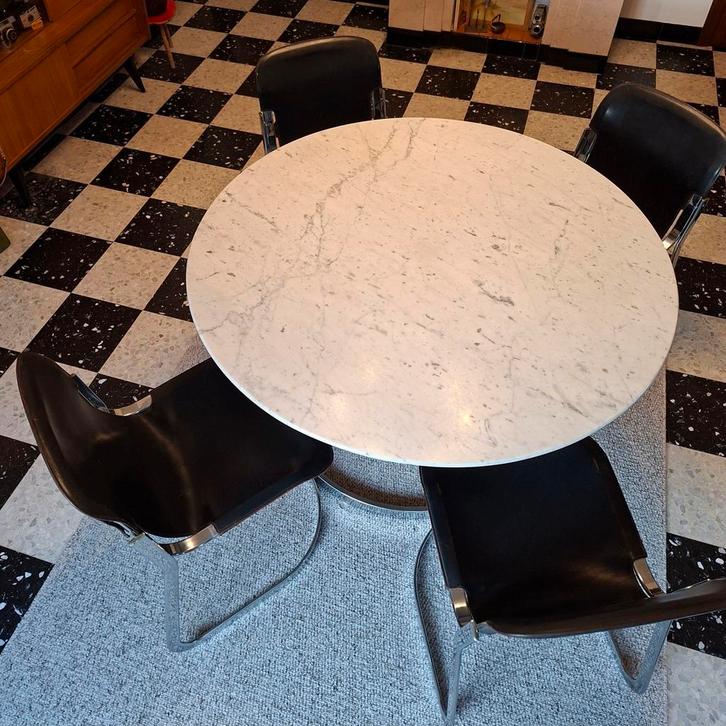 Vittorio Introini carrara marmeren tafel met stoelen, Antiek en Kunst, Kunst | Designobjecten, Ophalen