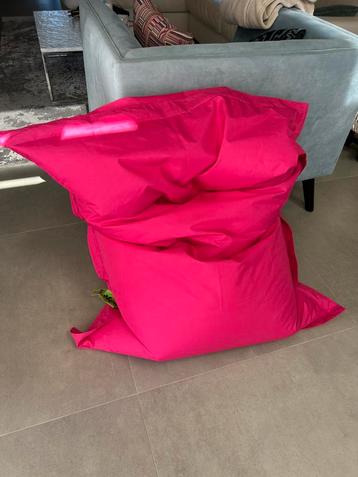 Zitzak roze “lounge” in zeer goede staat beschikbaar voor biedingen