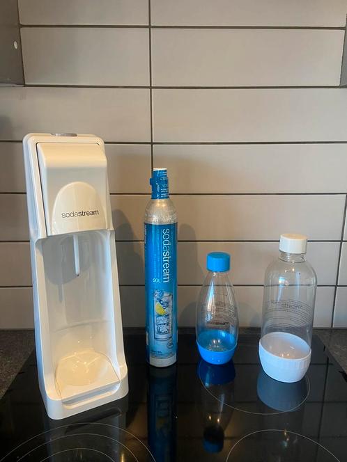 Sodastream spuitwater 2 flessen nieuwe gasfles, Elektronische apparatuur, Bruiswatermachines, Zo goed als nieuw, Ophalen of Verzenden