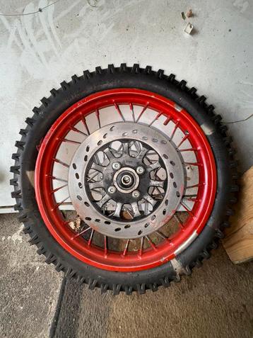 Cross banden beschikbaar voor biedingen