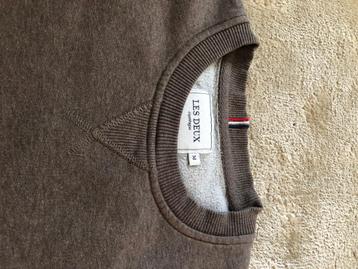 Sweater  beschikbaar voor biedingen