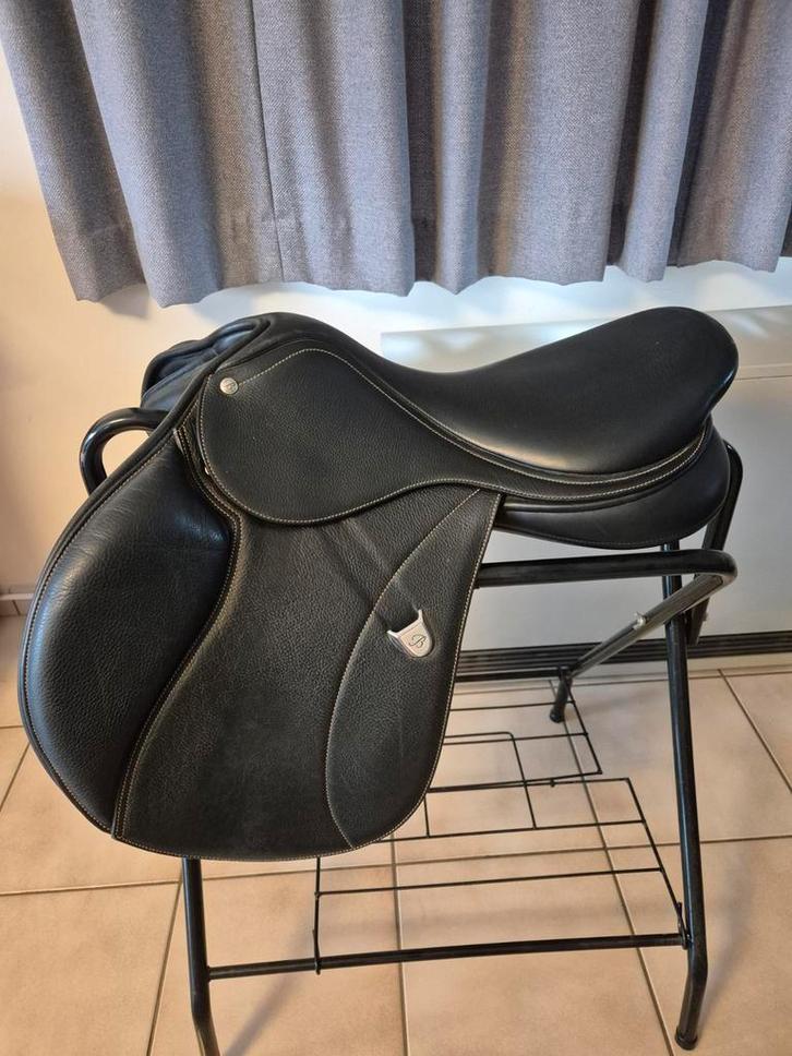 Bates Elevation 17.5 springzadel, Dieren en Toebehoren, Paarden en Pony's | Hoofdstellen en Tuigage, Springen, Ophalen of Verzenden