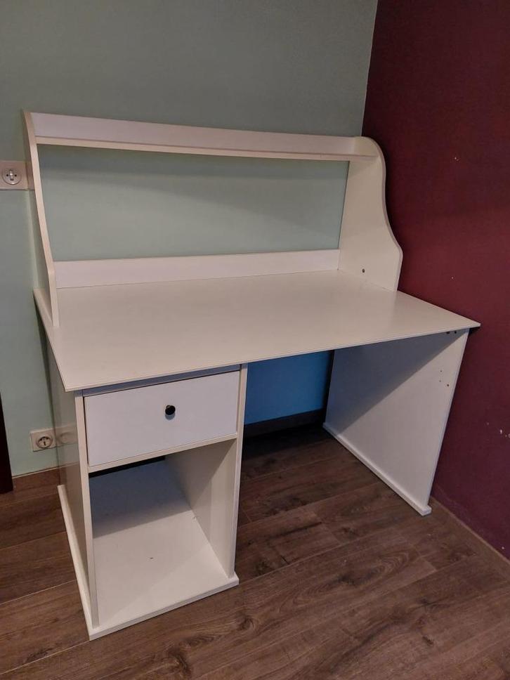 Stevige witte bureau met lade en bovenrek, Huis en Inrichting, Bureaus, Gebruikt, Bureau, Ophalen