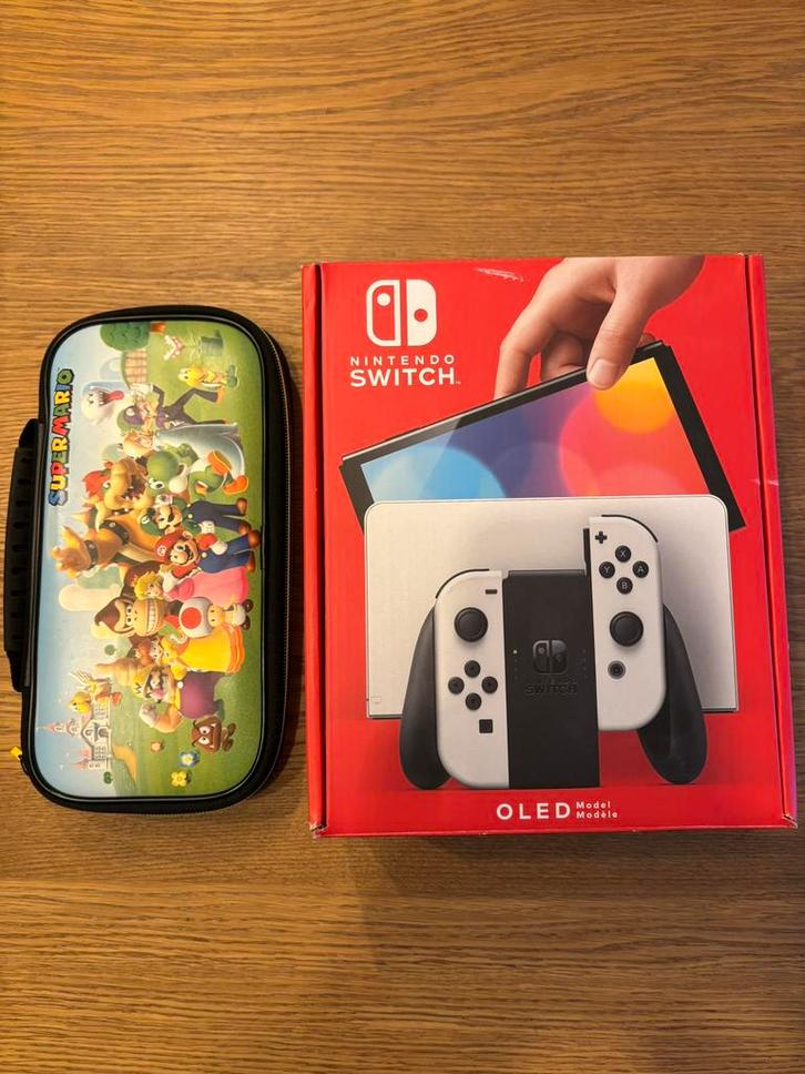 Switch Oled + accessoires, Games en Spelcomputers, Spelcomputers | Nintendo Switch, Zo goed als nieuw, Switch OLED, Ophalen of Verzenden