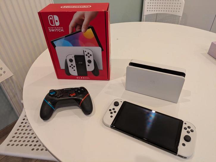 Switch OLED, Games en Spelcomputers, Spelcomputers | Nintendo Switch, Switch OLED, Ophalen
